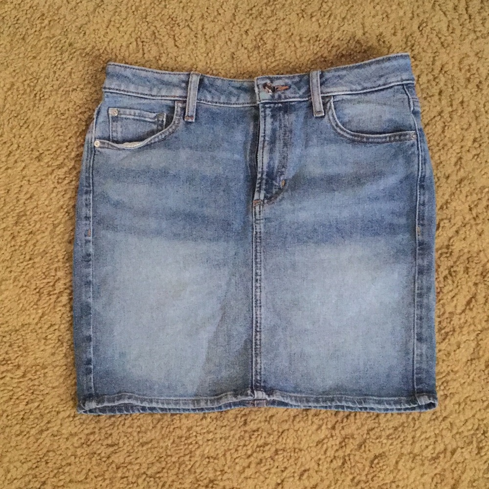 Guess jeans mila denim skirt size 25 brand new without tags runs large